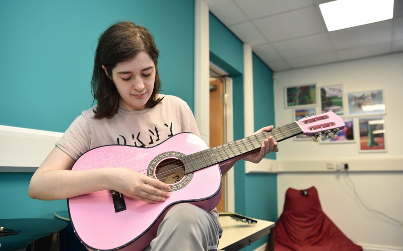 800x500_Pendle YES Hub Chill Out Session Guitar